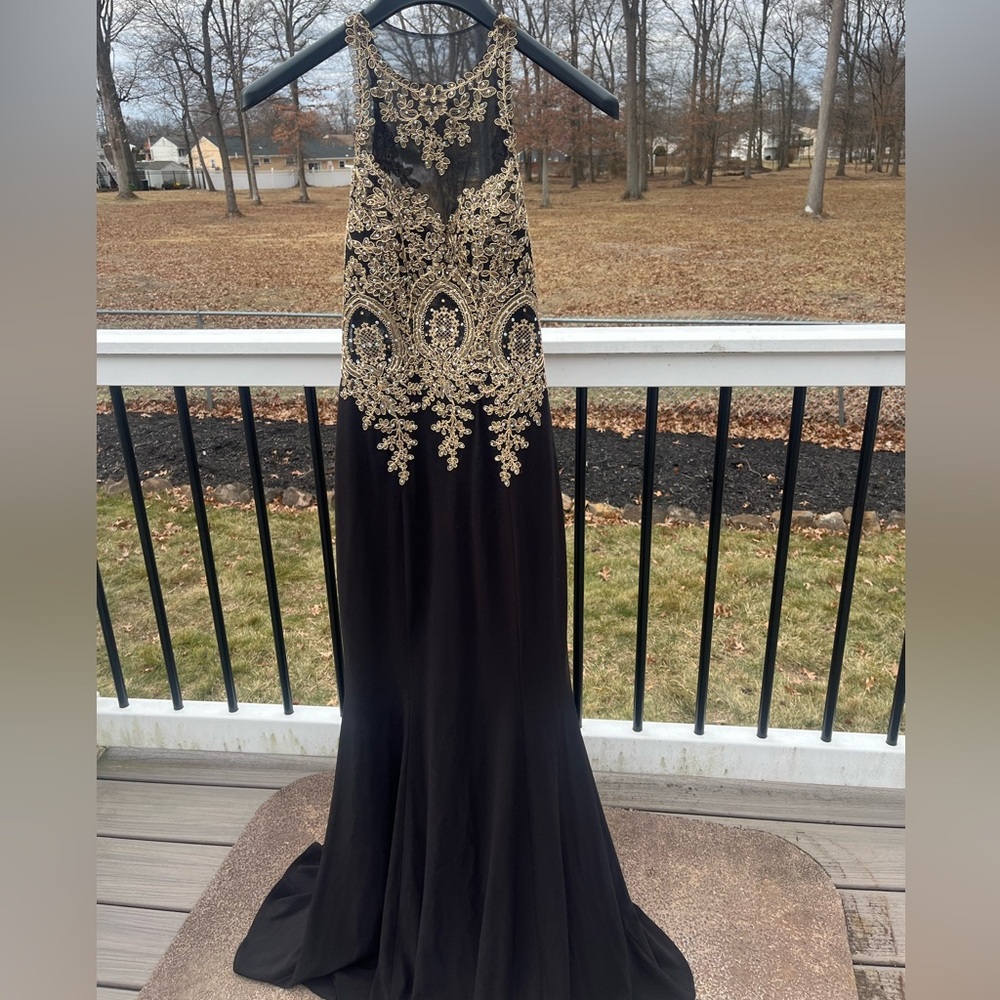 The perfect Black Party Dress